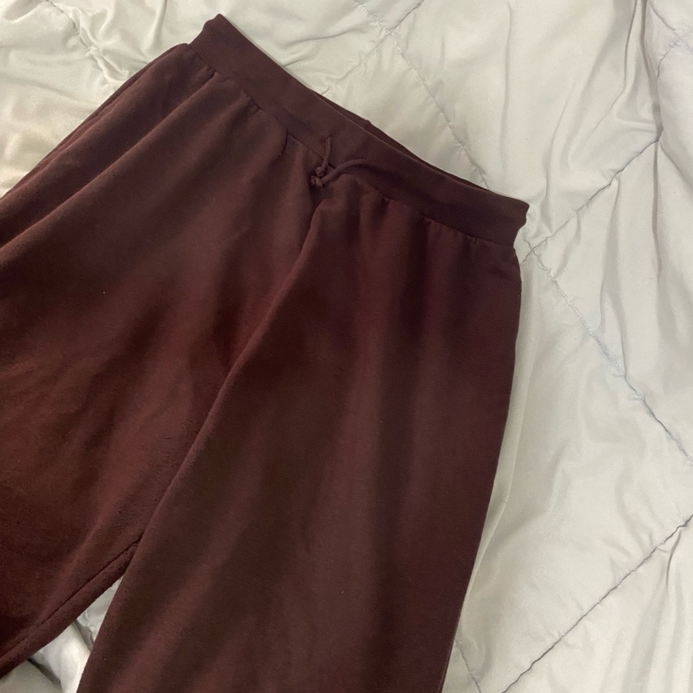 Brown fitted sweatpants